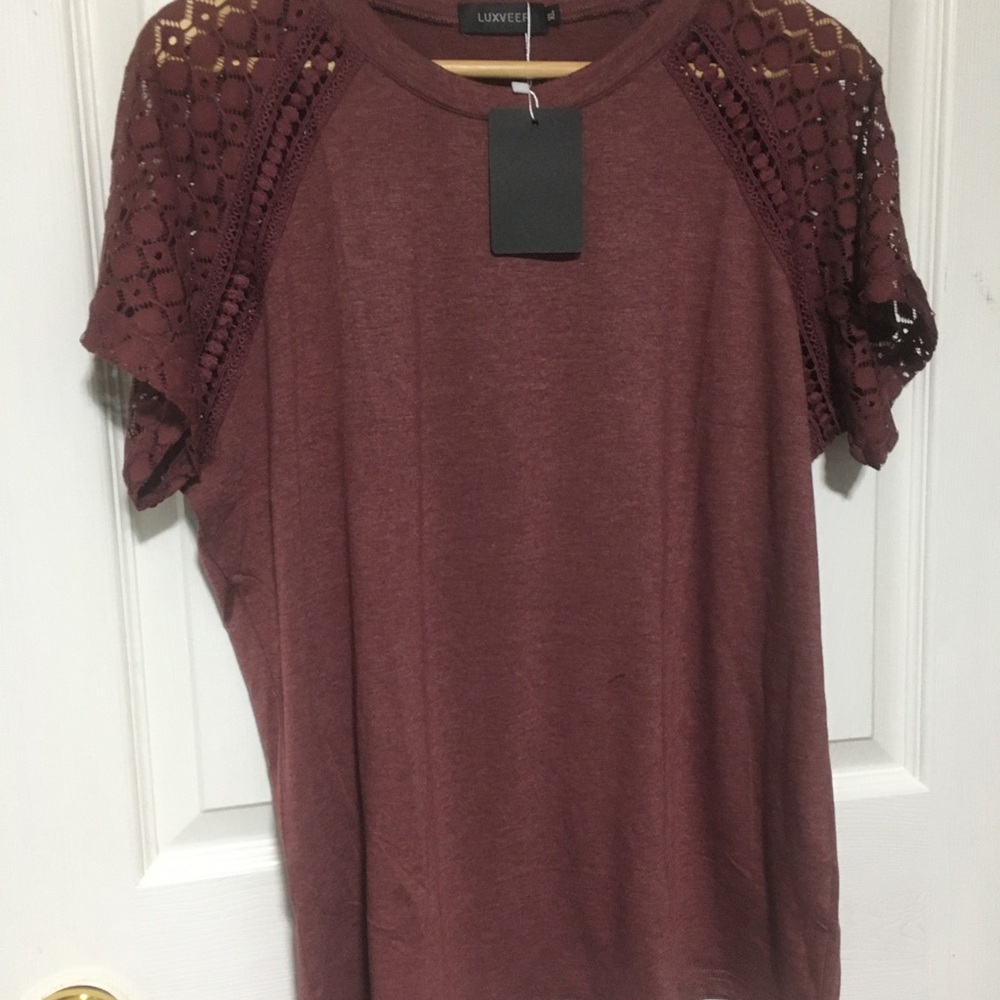 Women's Crochet Sleeve Short-Sleeve Tee in Maroon